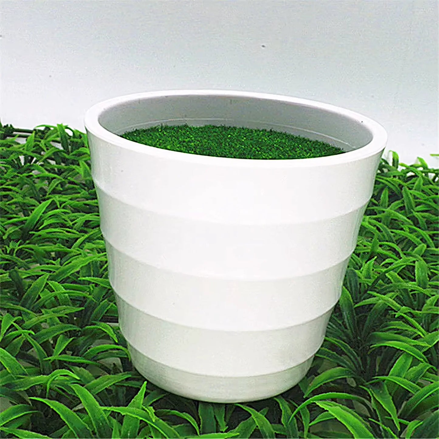 Vaso Branco Decorativo para Plantas Artificiais com Grama Sintética Plástico Resistente 13cm