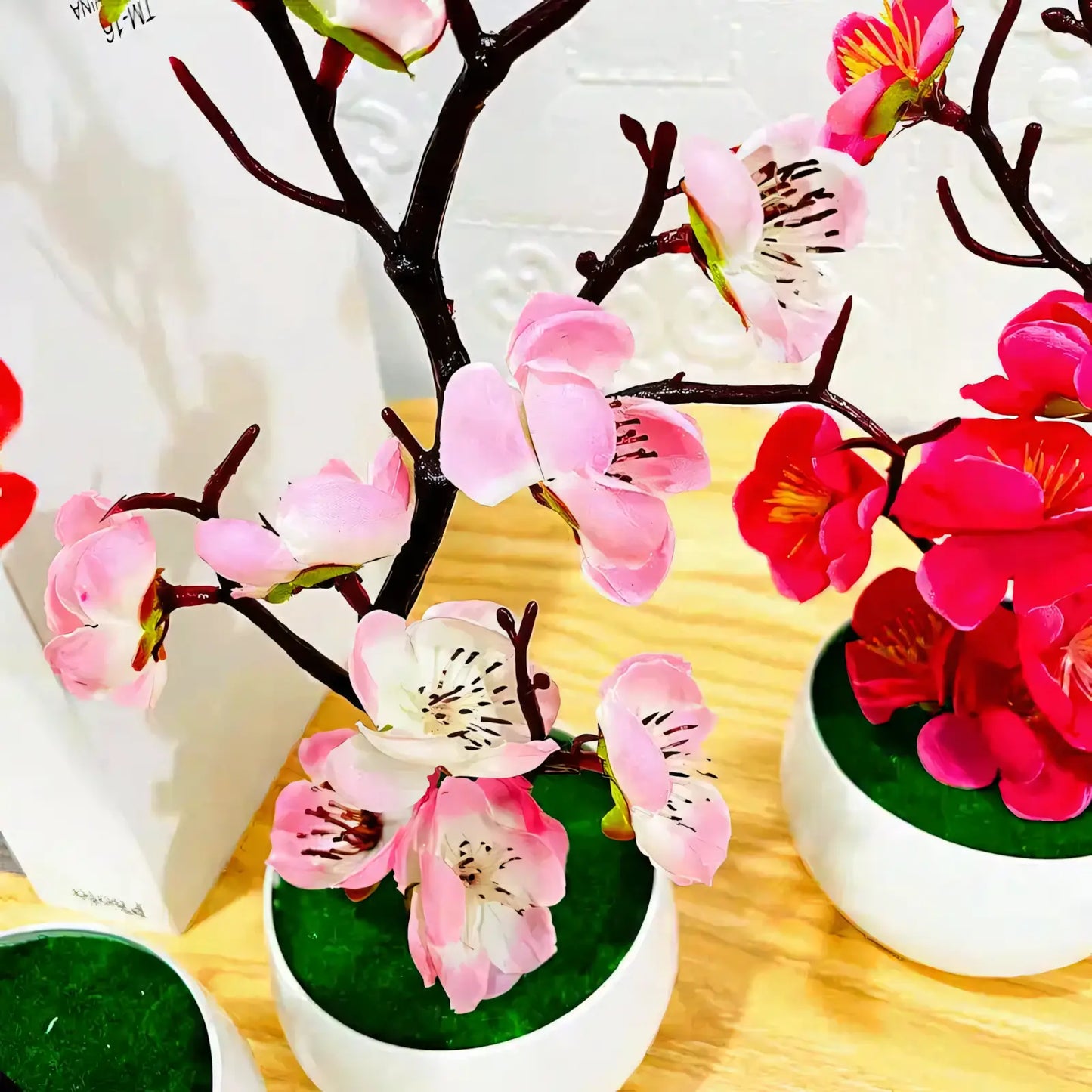 Arranjo Artificial Flor de Ameixa Planta Decorativa com Vaso Branco