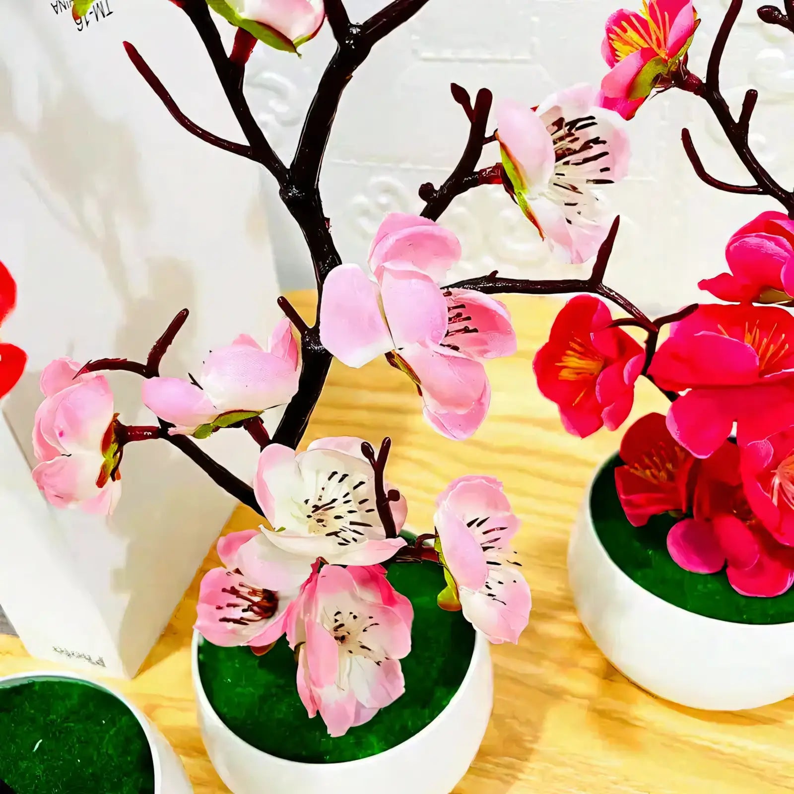 Arranjo Artificial Flor de Ameixa Planta Decorativa com Vaso Branco