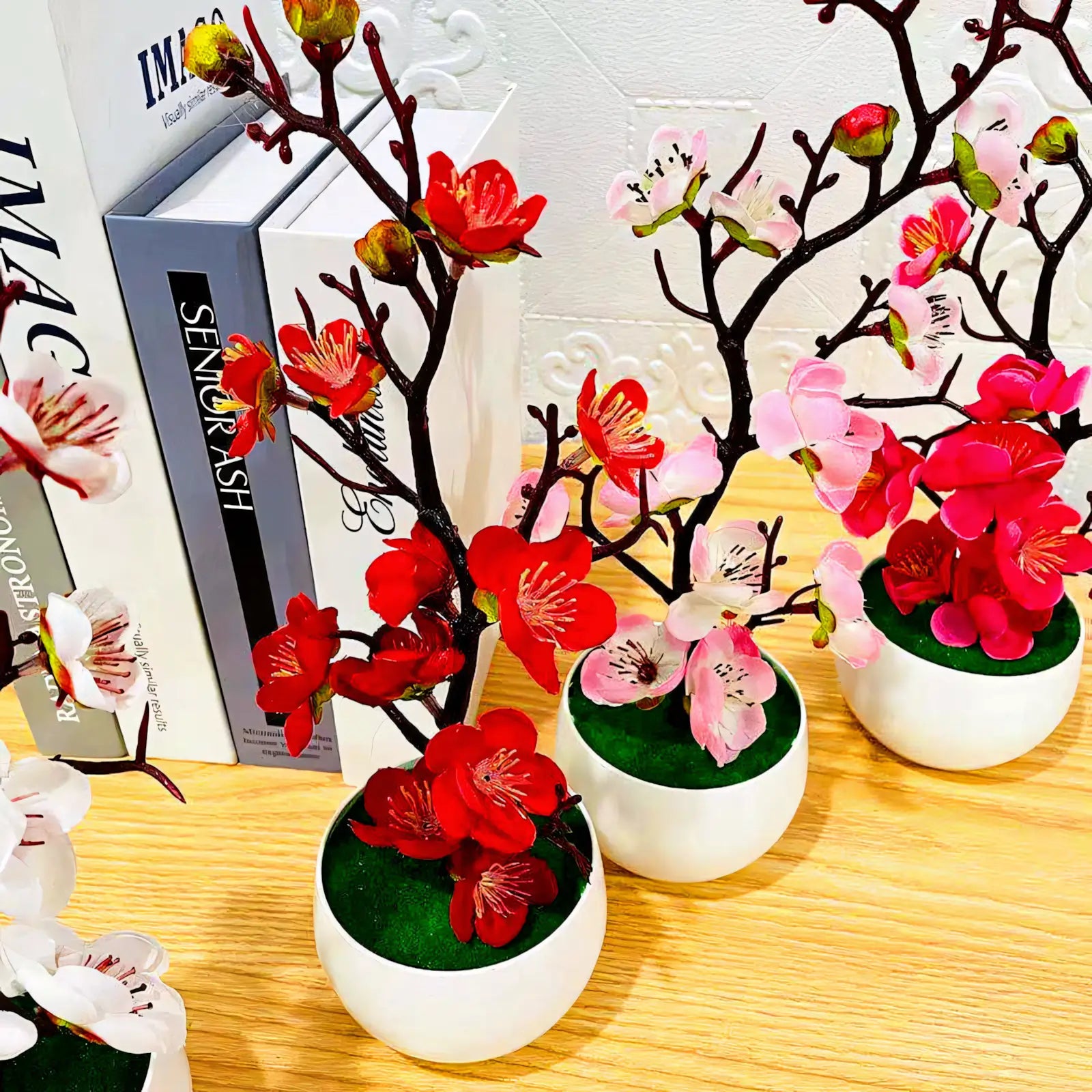Arranjo Artificial Flor de Ameixa Planta Decorativa com Vaso Branco